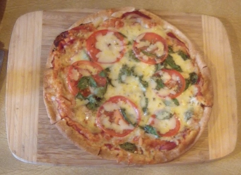Tomato Basil Garlic Pizza